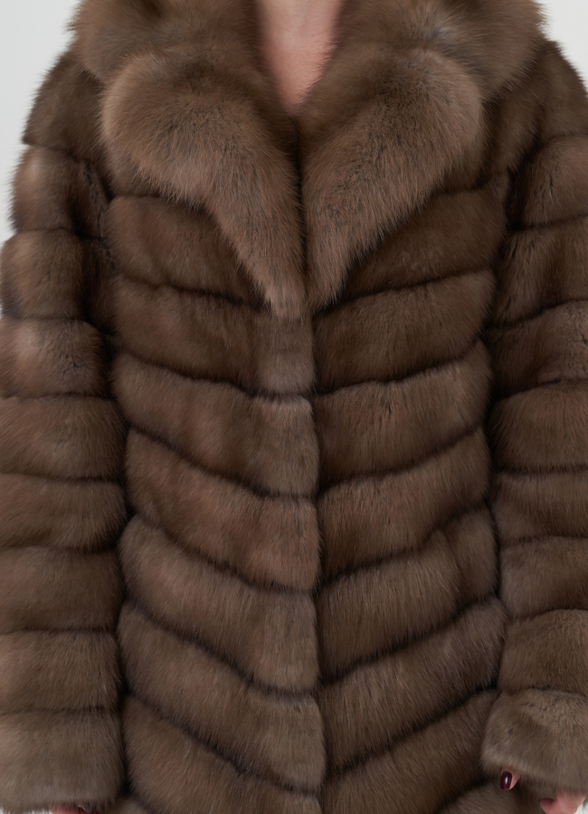 Шуба из куницы с английским воротником  модель № 25897 универмаг малина