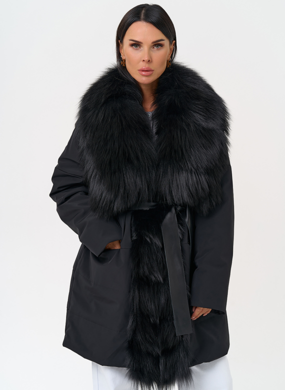 Женское зимнее полупальто черного цвета с мехом лисы