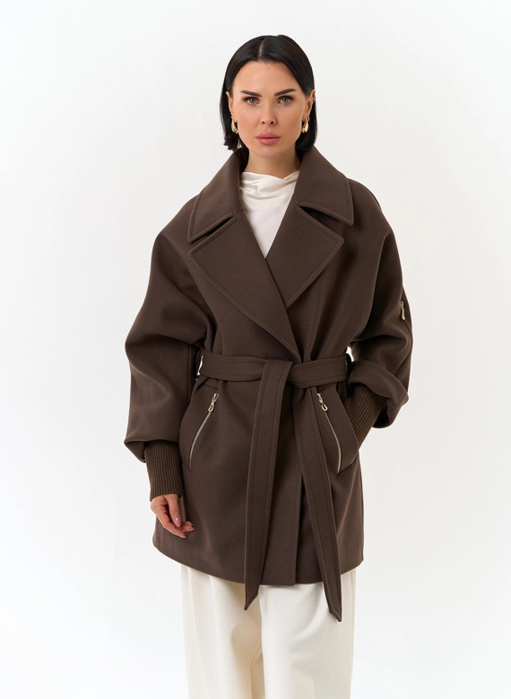 Женское укороченное пальто с декоративными молниями