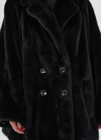 Короткая шуба из меха saga