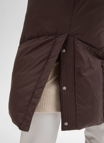 Женский пуховик с капюшоном и поясом