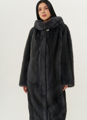 Женская шуба из норки силуэта баллон с капюшоном