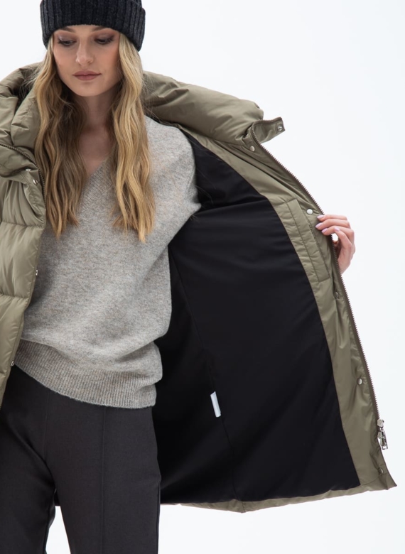 Женский пуховик с капюшоном