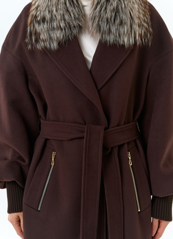 Женское длинное пальто с отделкой из меха лисы