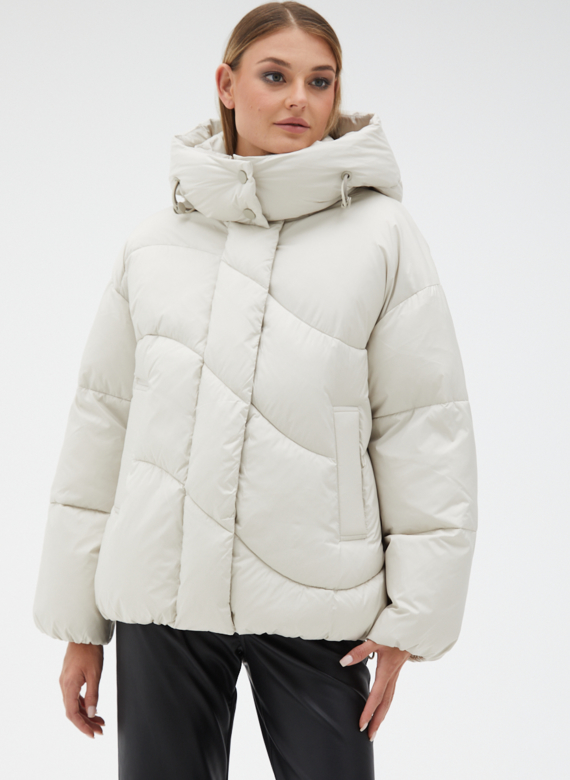 Женский светлый пуховик с капюшоном