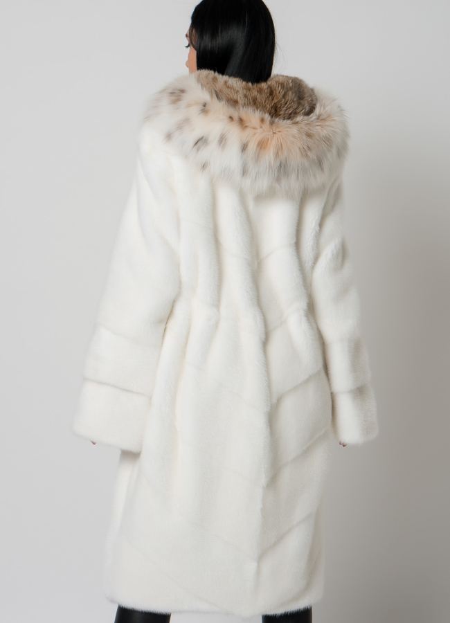 Белая шуба из норки с рысью модель № 25277 в кредит
