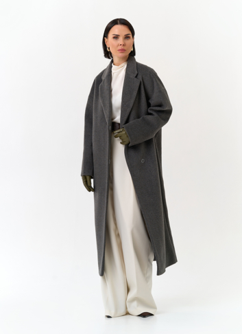 Женское пальто с английским воротником