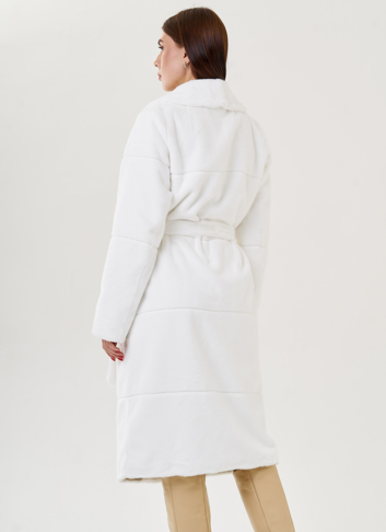 Белое пальто из эко меха