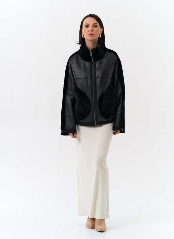 Короткая двухсторонняя дубленка в черном цвете