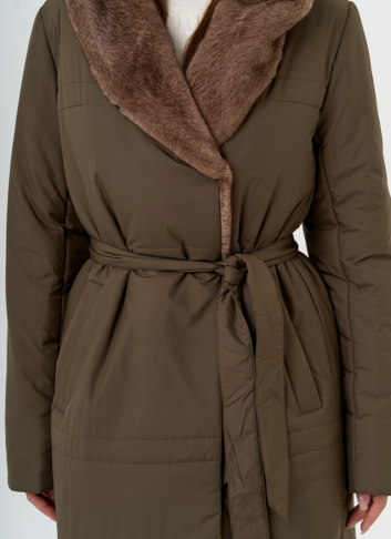 Женское пальто с капюшоном из эко меха под норку