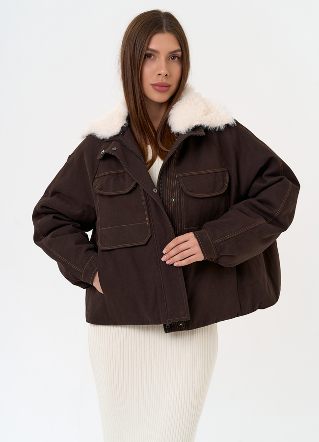 фото Укороченный пуховик с отделкой из эко меха модель № 31584