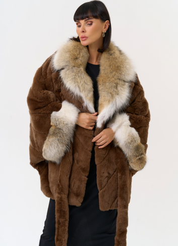 Шуба из кролика с отделкой из меха койота Шуба из кролика с отделкой из меха койота