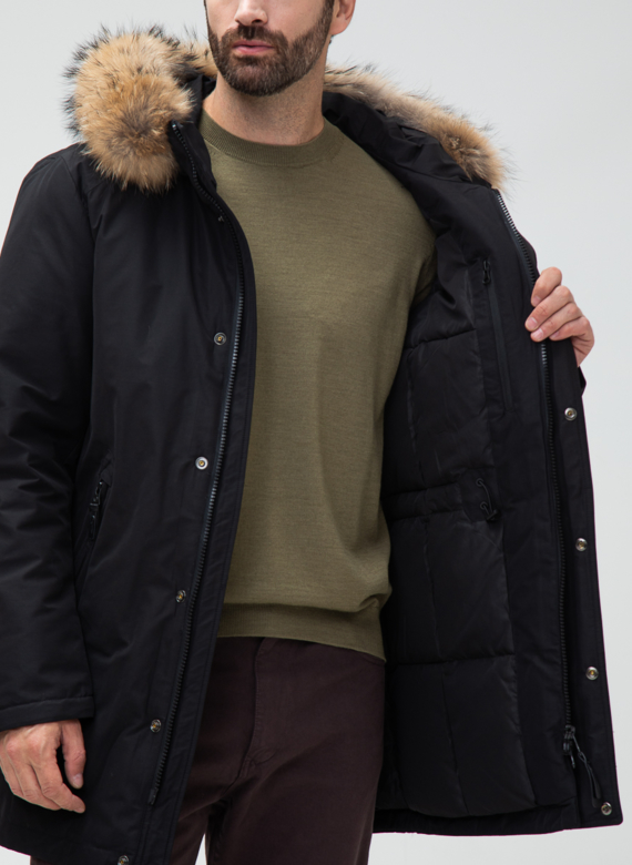 Мужской пуховик с капюшоном из меха енота