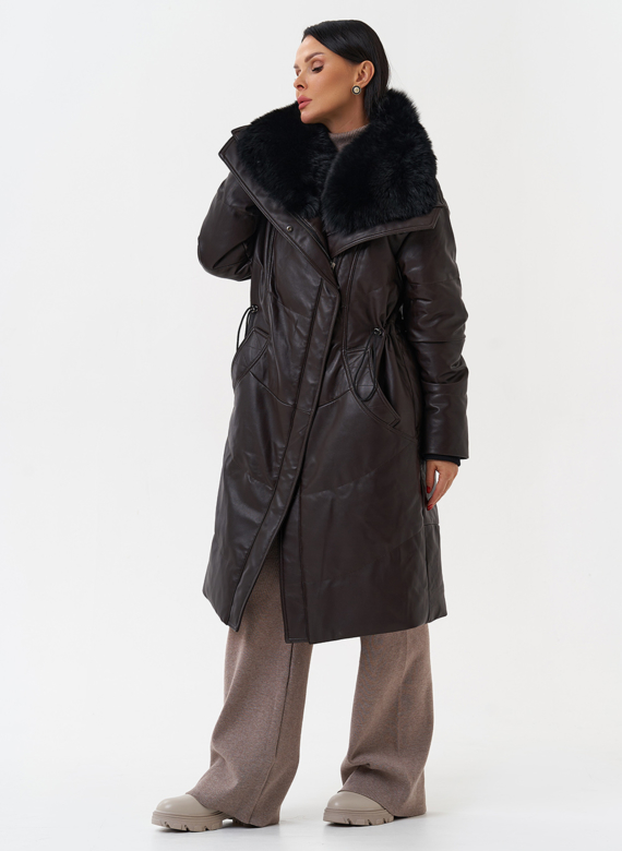Женский кожаный пуховик с отделкой из натурального меха