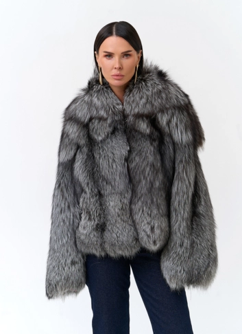 Шуба из меха чернобурой лисы