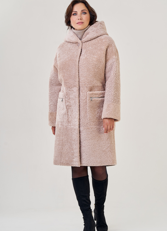 фото Шуба из овчины в бежевом цвете с капюшоном модель № 21979