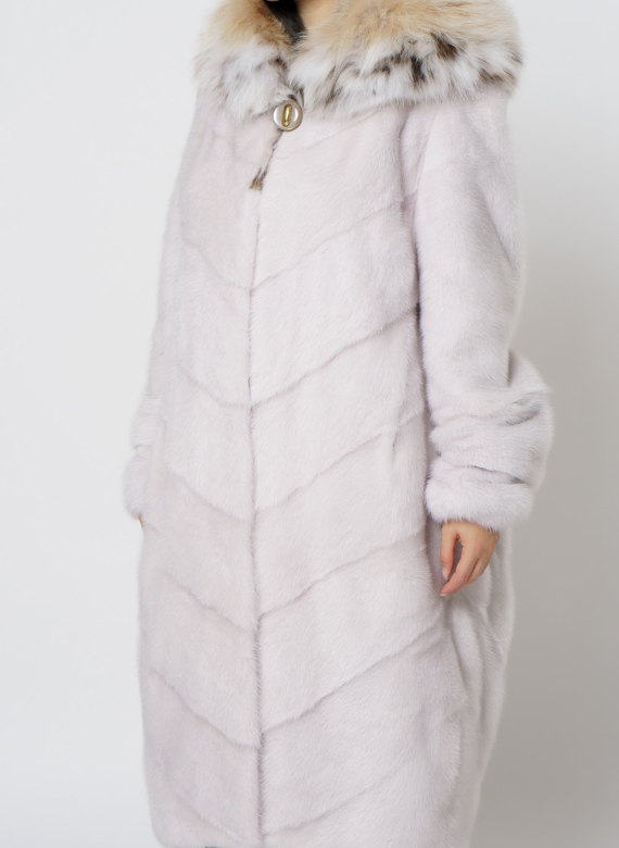 Светлая шуба с рысью