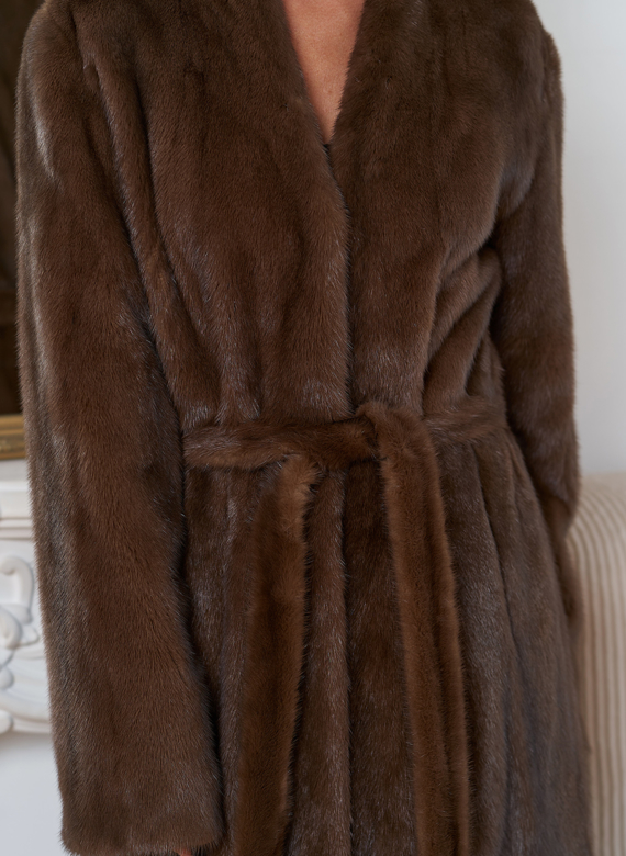 Женская длинная шуба из меха норки