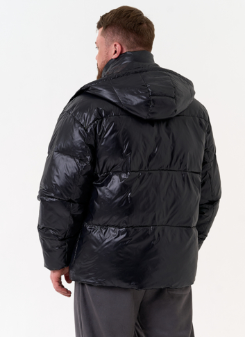 Мужской пуховик черного цвета с капюшоном