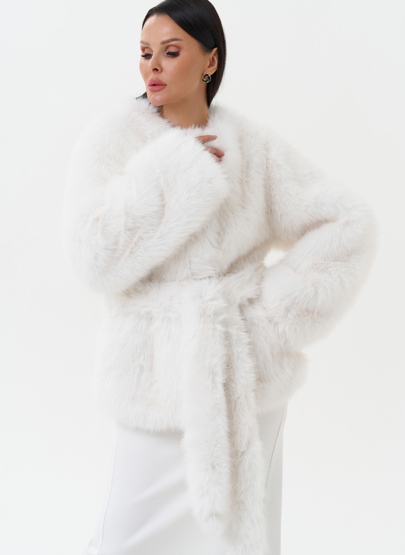 Укороченная шуба из эко песца в белом цвете