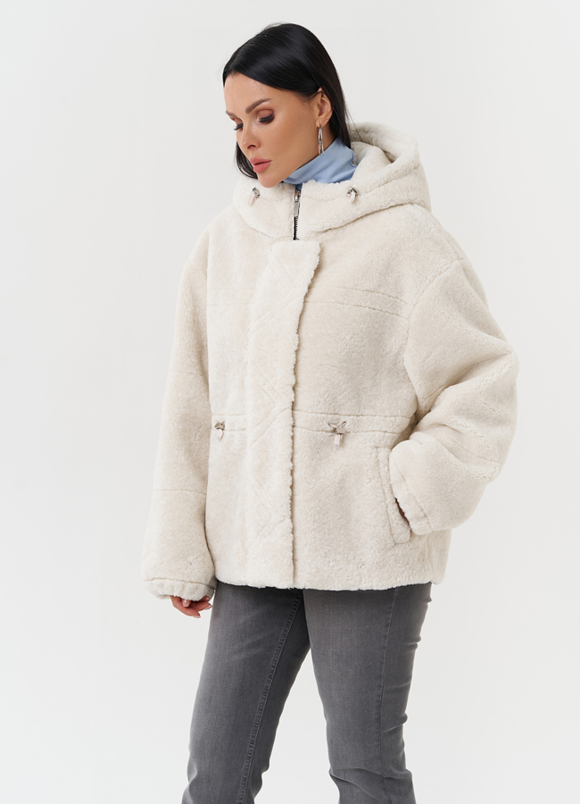 Куртка из эко меха с капюшоном модель № 28107 в кредит