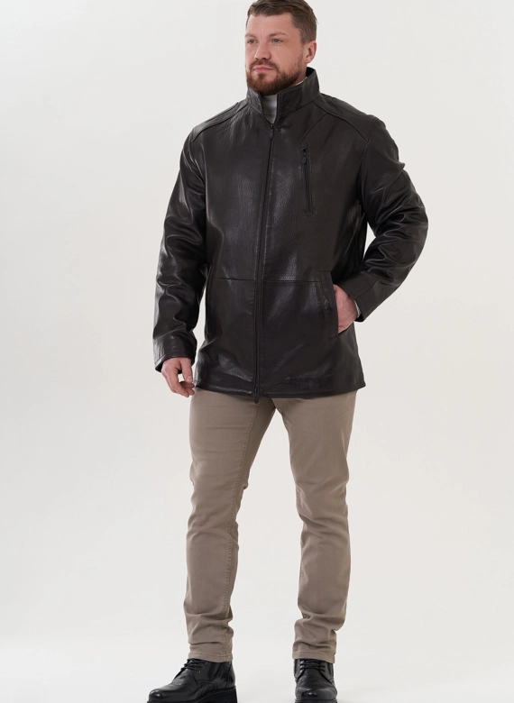 Кожаная куртка коричневого цвета