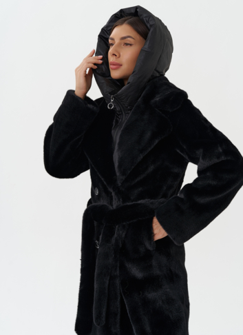 Женское пальто из экомеха с капюшоном