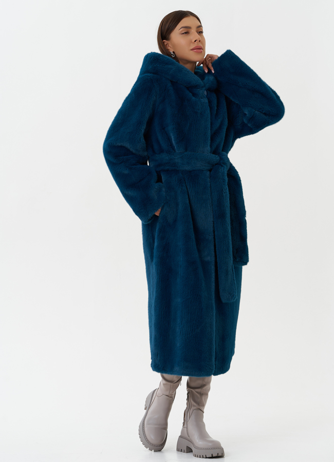 фото Удлиненное пальто из эко меха с капюшоном модель № 27793