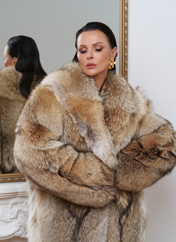 Удлиненная шуба из меха койота