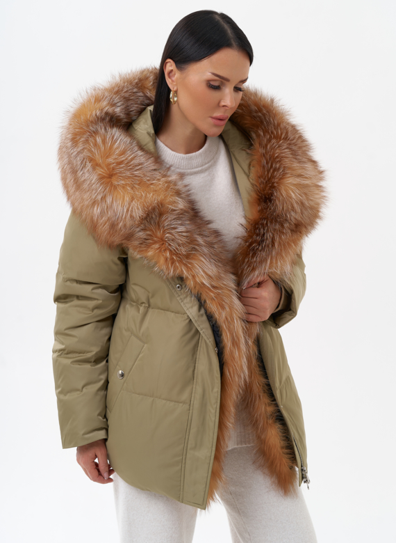 Пуховик с капюшоном из меха лисы