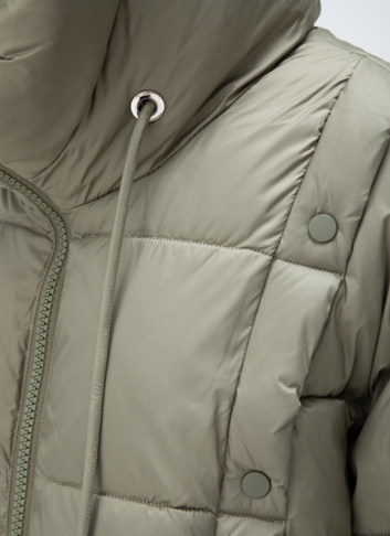 Женский пуховик с капюшоном 