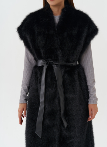 Длинный жилет из эко меха