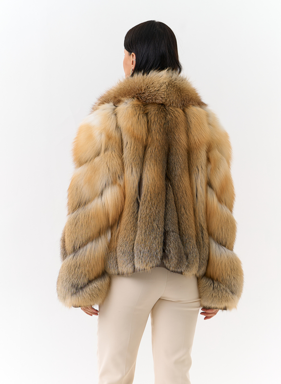 Укороченная шуба из меха рыжей лисы